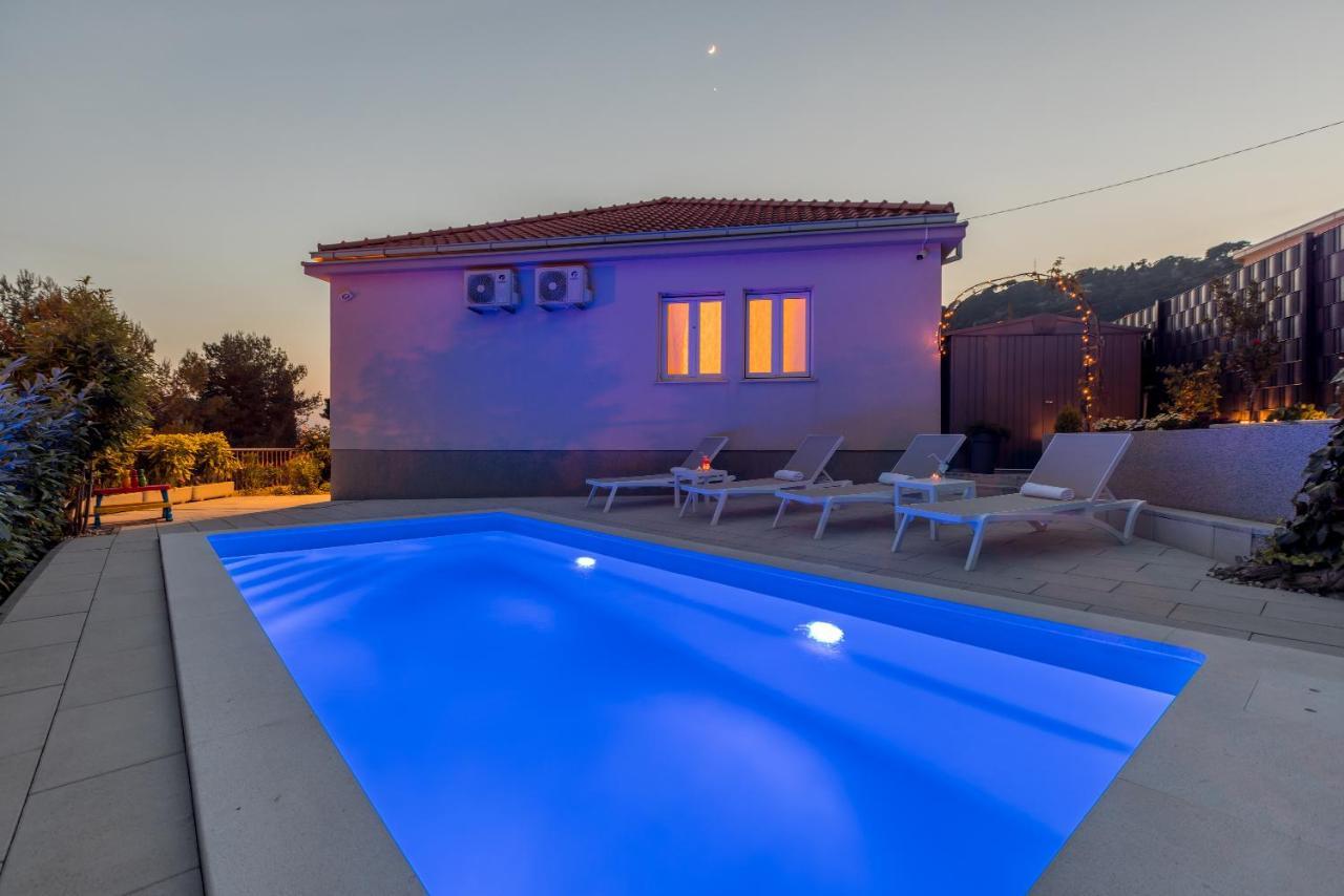 Villa Katess With Heated Pool Split Exterior foto